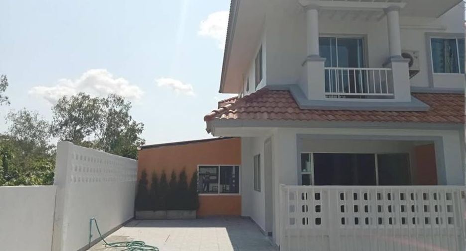 For sale 5 bedrooms house in Phanat Nikhom, Chonburi