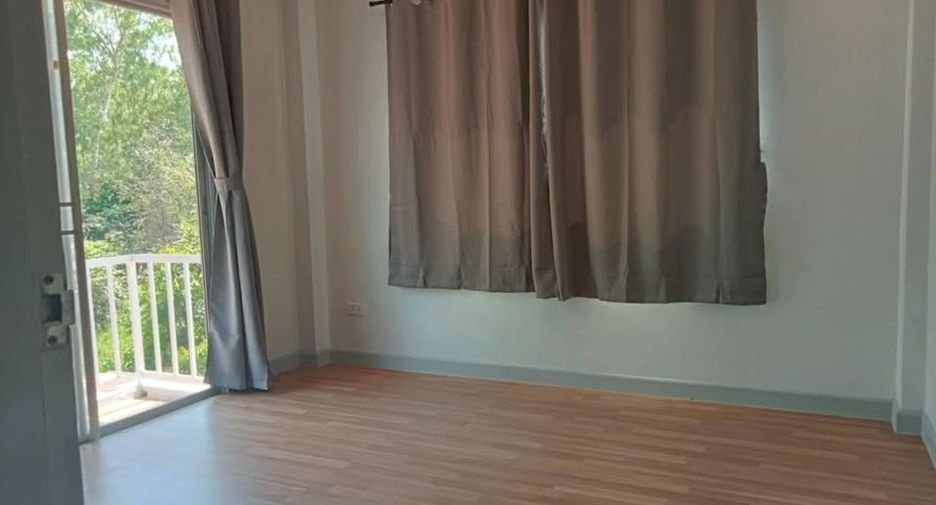 For sale 5 bedrooms house in Phanat Nikhom, Chonburi
