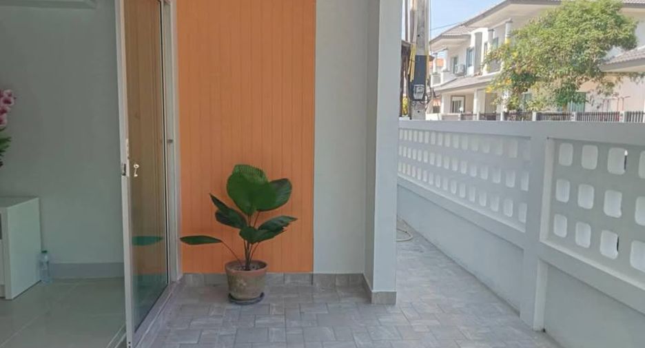 For sale 5 bedrooms house in Phanat Nikhom, Chonburi