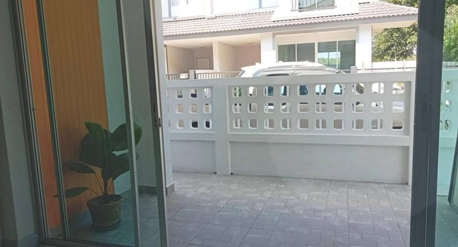 For sale 5 bedrooms house in Phanat Nikhom, Chonburi
