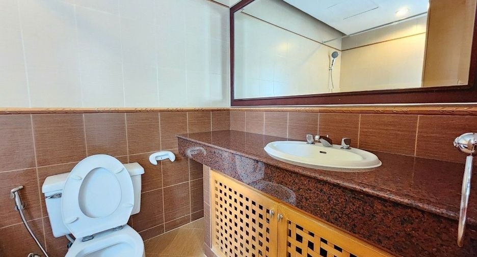 Apartamento en alquiler de 3 habitaciones en Bang Rak, Bangkok