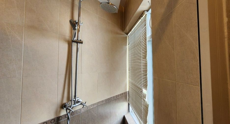 Apartamento en alquiler de 3 habitaciones en Bang Rak, Bangkok