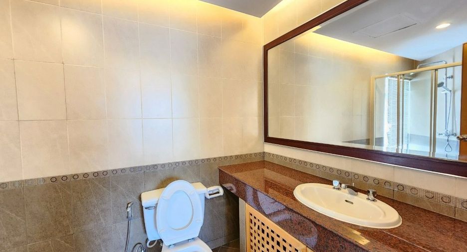 Apartamento en alquiler de 3 habitaciones en Bang Rak, Bangkok