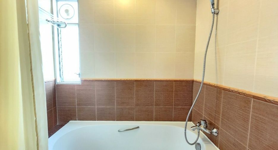 Apartamento en alquiler de 3 habitaciones en Bang Rak, Bangkok
