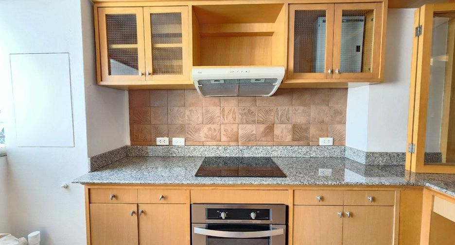 Apartamento en alquiler de 3 habitaciones en Bang Rak, Bangkok