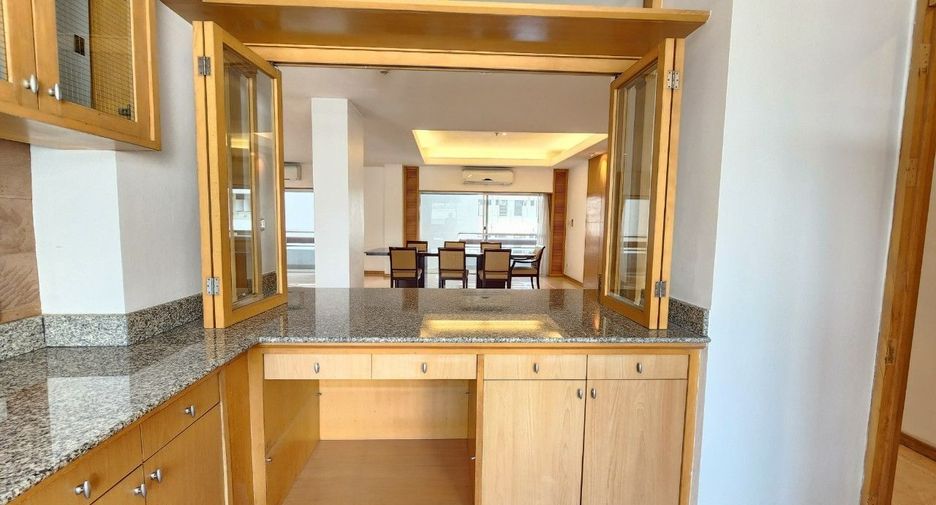 Apartamento en alquiler de 3 habitaciones en Bang Rak, Bangkok