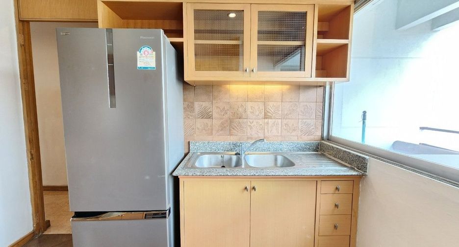 Apartamento en alquiler de 3 habitaciones en Bang Rak, Bangkok