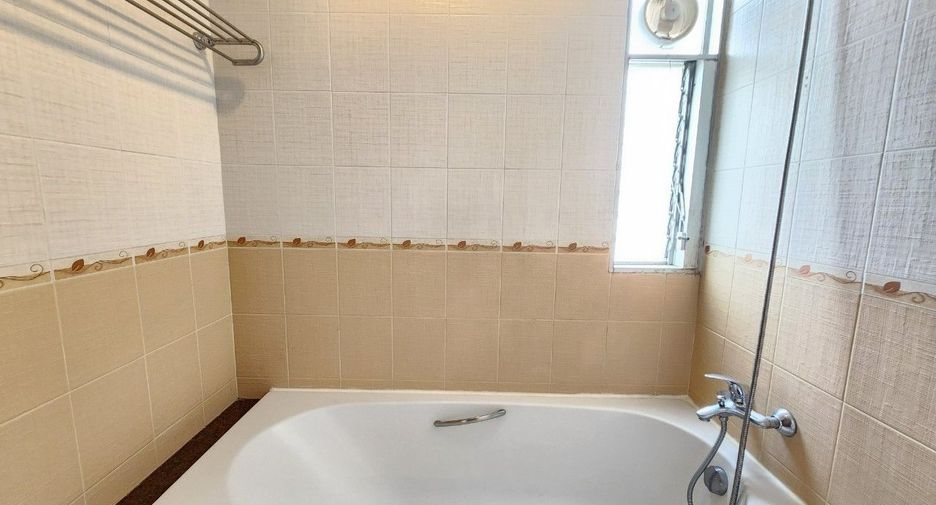 Apartamento en alquiler de 3 habitaciones en Bang Rak, Bangkok
