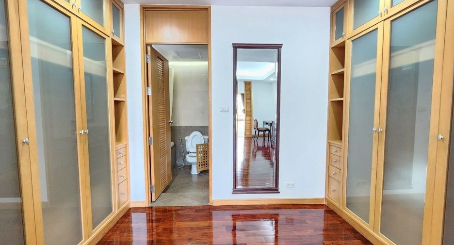 Apartamento en alquiler de 3 habitaciones en Bang Rak, Bangkok