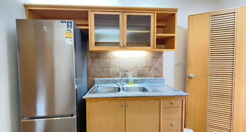 Apartamento en alquiler de 3 habitaciones en Bang Rak, Bangkok