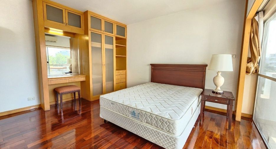 Apartamento en alquiler de 3 habitaciones en Bang Rak, Bangkok