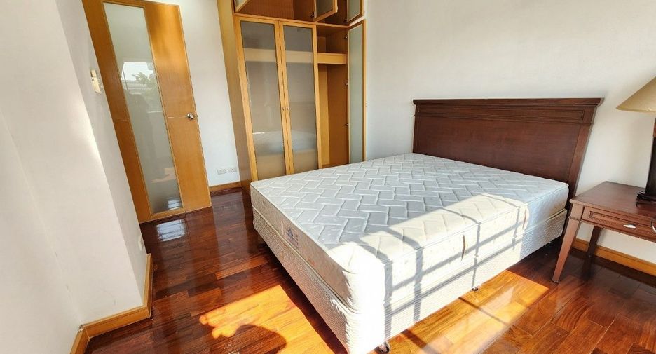 Apartamento en alquiler de 3 habitaciones en Bang Rak, Bangkok