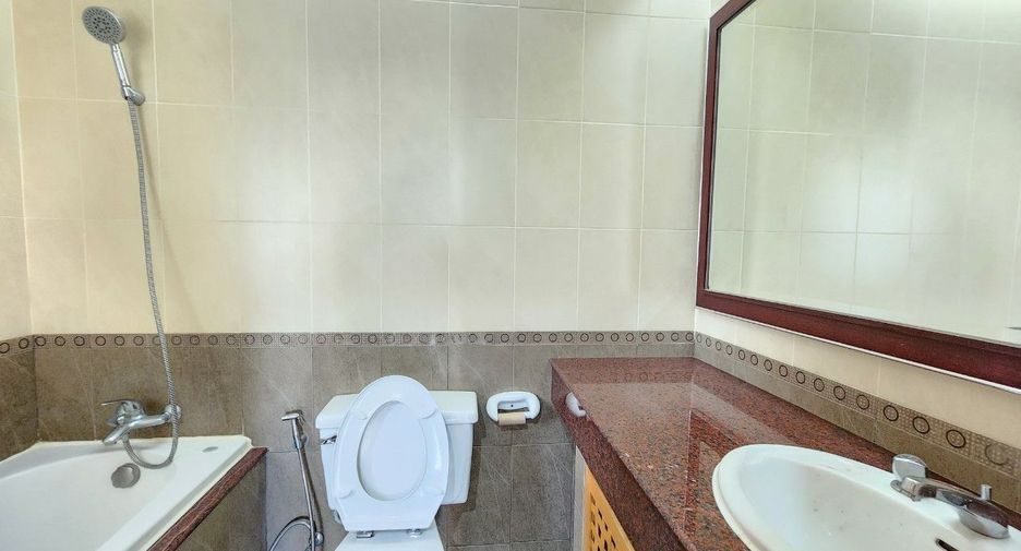 Apartamento en alquiler de 3 habitaciones en Bang Rak, Bangkok