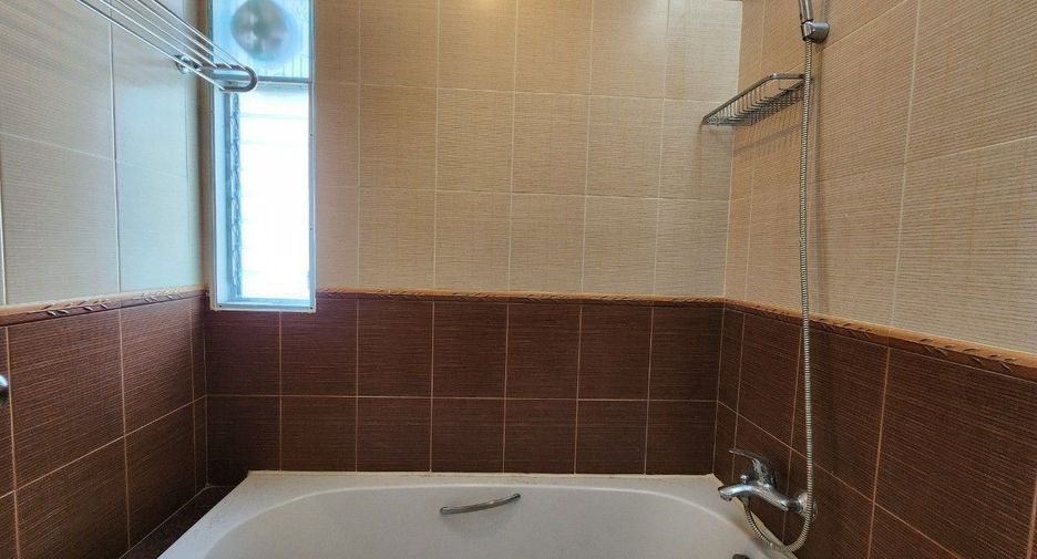 Apartamento en alquiler de 3 habitaciones en Bang Rak, Bangkok