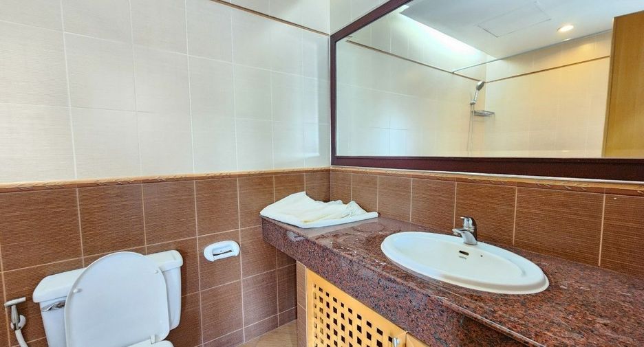 Apartamento en alquiler de 3 habitaciones en Bang Rak, Bangkok