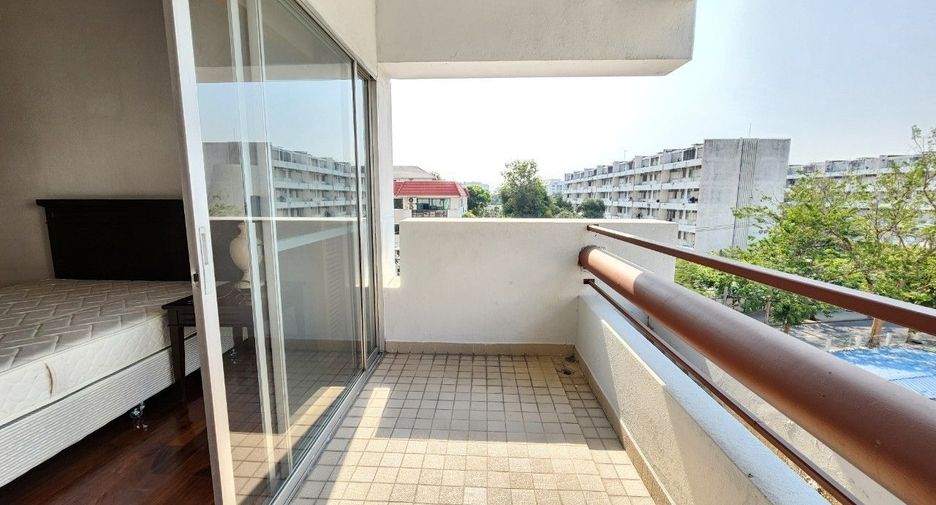 Apartamento en alquiler de 3 habitaciones en Bang Rak, Bangkok