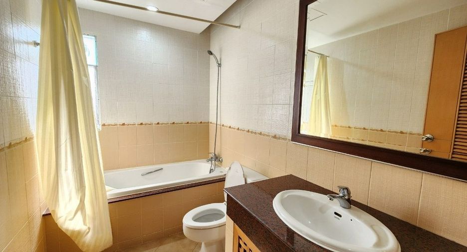 Apartamento en alquiler de 3 habitaciones en Bang Rak, Bangkok