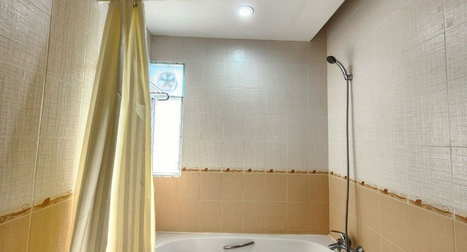 Apartamento en alquiler de 3 habitaciones en Bang Rak, Bangkok