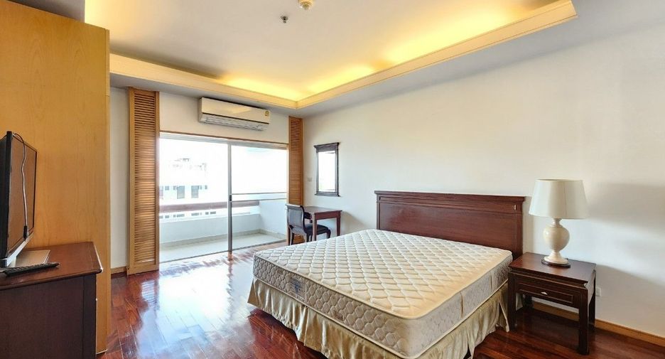 À louer 3 chambres appartement à Bang Rak, Bangkok
