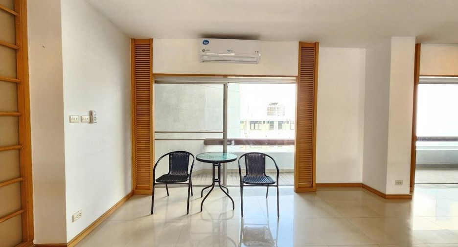 À louer 3 chambres appartement à Bang Rak, Bangkok