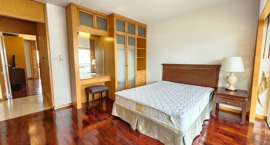 À louer 3 chambres appartement à Bang Rak, Bangkok