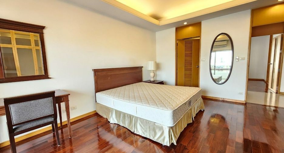 À louer 3 chambres appartement à Bang Rak, Bangkok