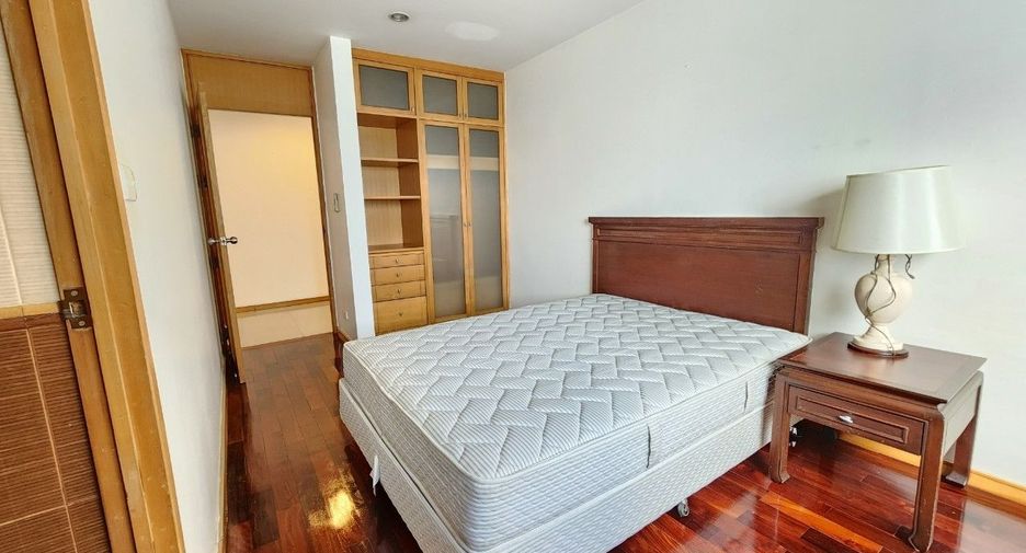 À louer 3 chambres appartement à Bang Rak, Bangkok