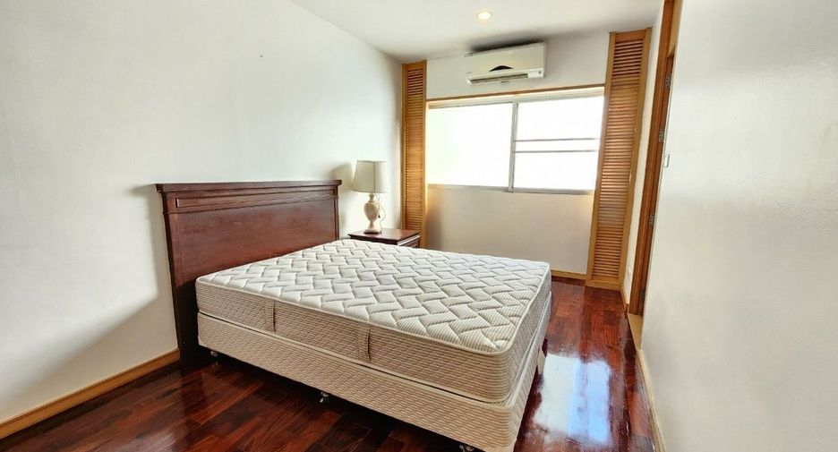 À louer 3 chambres appartement à Bang Rak, Bangkok