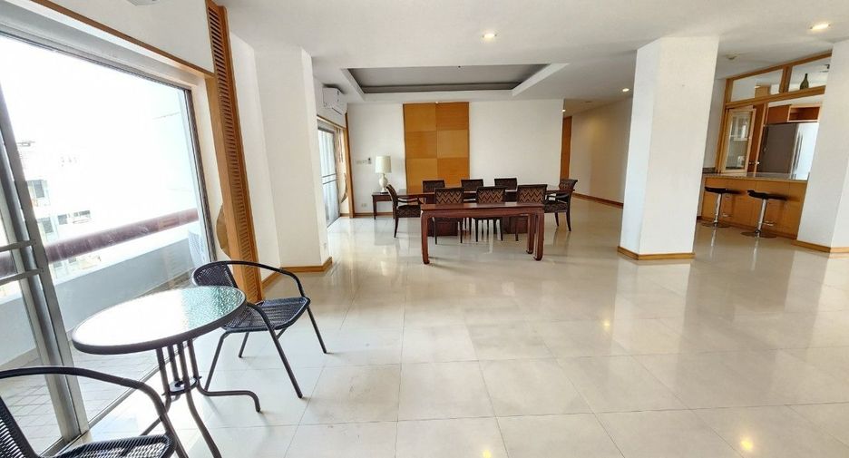 À louer 3 chambres appartement à Bang Rak, Bangkok