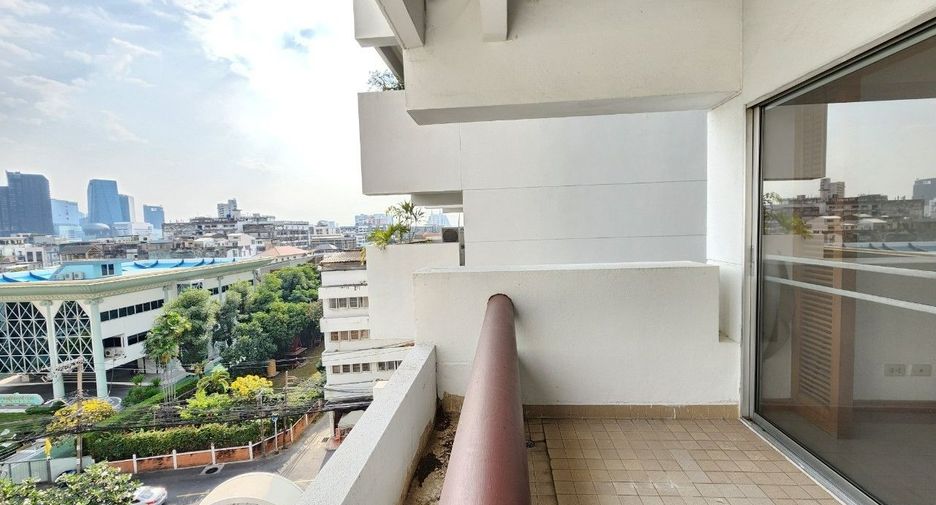 À louer 3 chambres appartement à Bang Rak, Bangkok