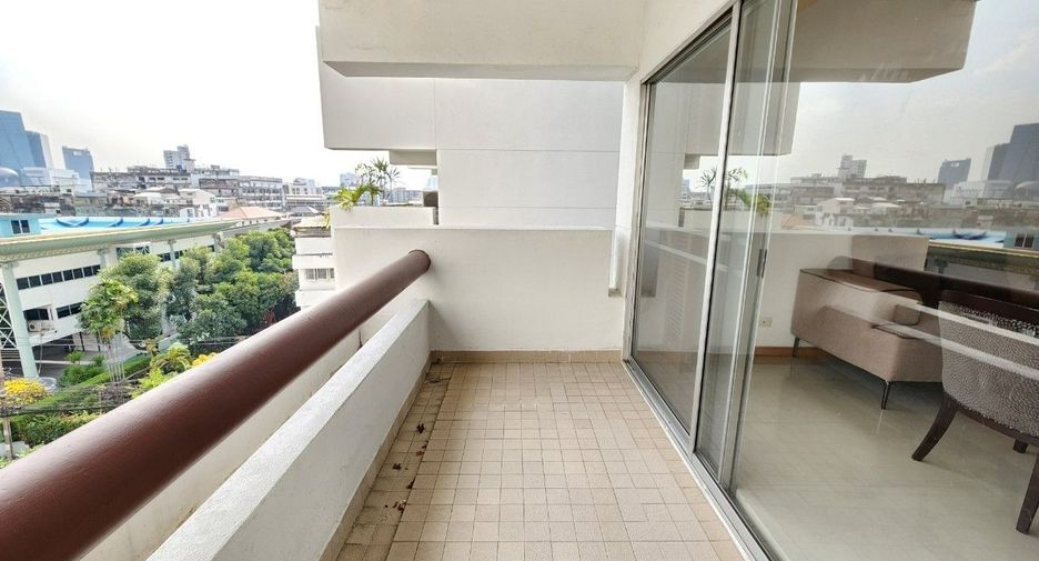 À louer 3 chambres appartement à Bang Rak, Bangkok