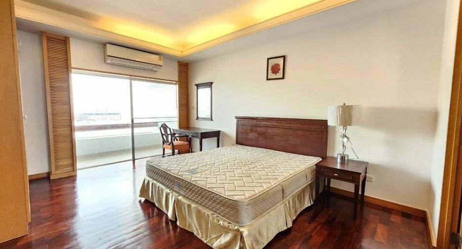 For rent 3 bedrooms apartment in Bang Rak, Bangkok