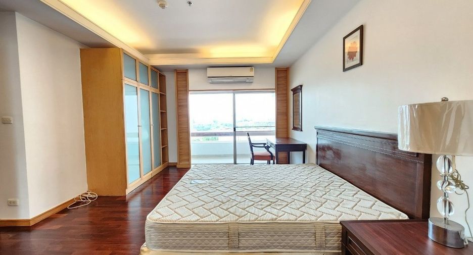 For rent 3 bedrooms apartment in Bang Rak, Bangkok