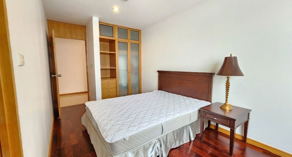 For rent 3 bedrooms apartment in Bang Rak, Bangkok