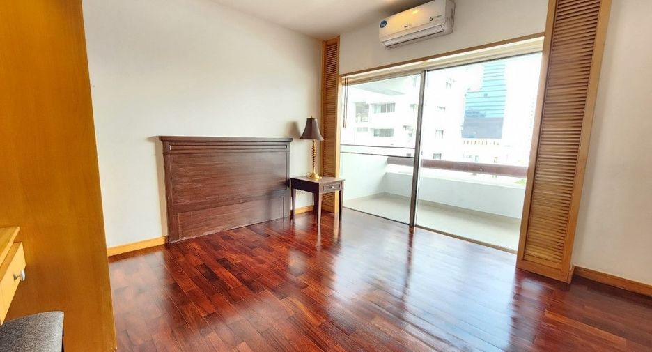 For rent 3 bedrooms apartment in Bang Rak, Bangkok