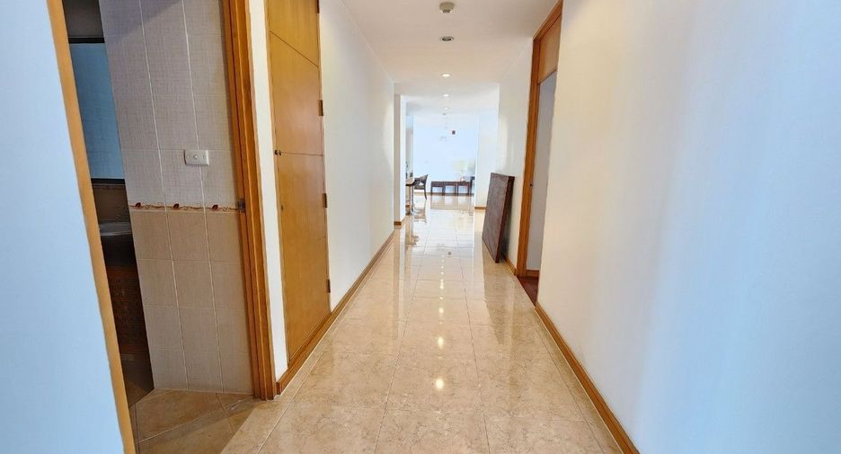 For rent 3 bedrooms apartment in Bang Rak, Bangkok