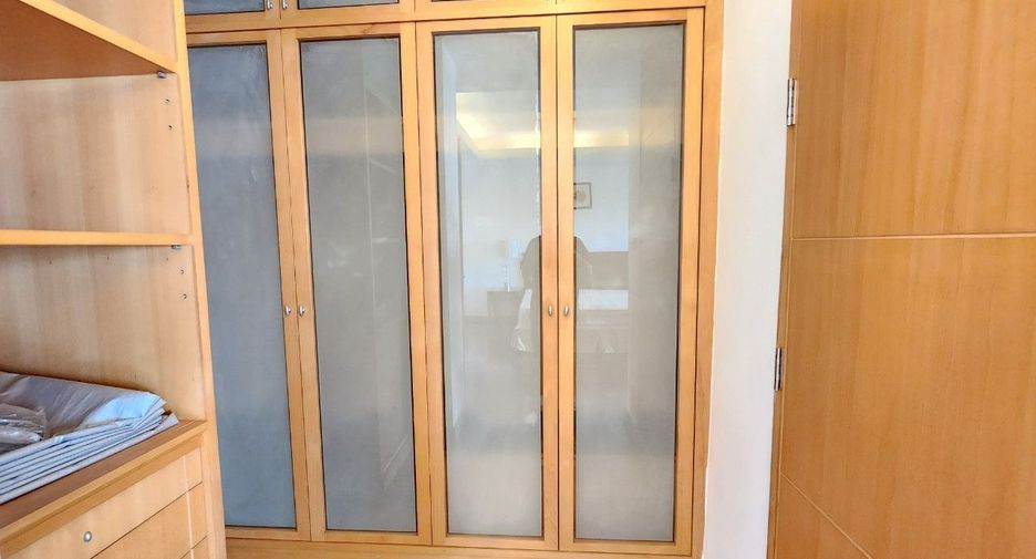 For rent 3 bedrooms apartment in Bang Rak, Bangkok