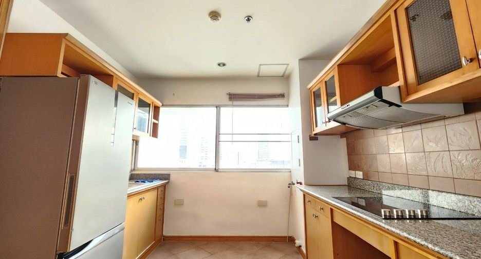 For rent 3 bedrooms apartment in Bang Rak, Bangkok