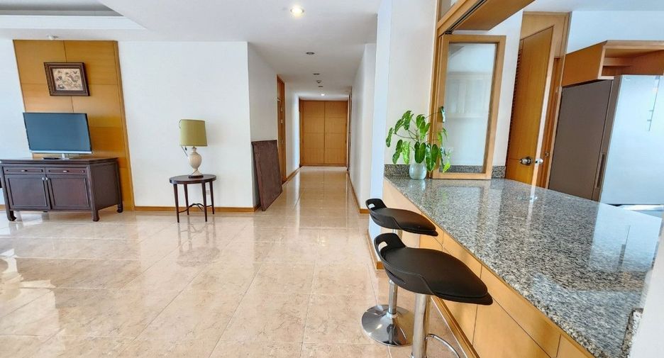 For rent 3 bedrooms apartment in Bang Rak, Bangkok