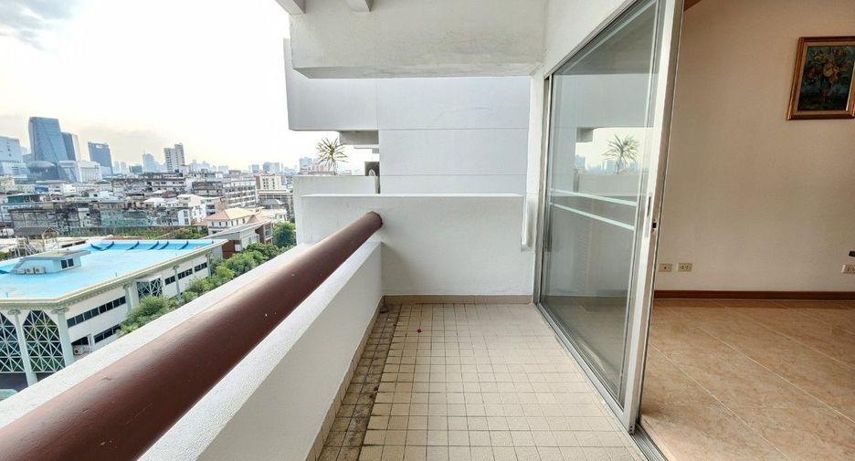 For rent 3 bedrooms apartment in Bang Rak, Bangkok