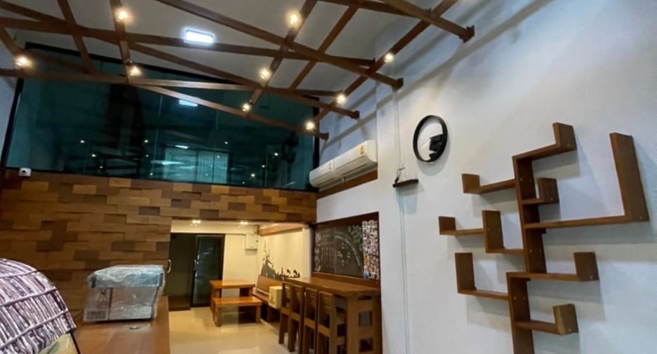 À vendre 2 chambres local commercial à San Sai, Chiang Mai