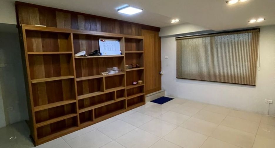 À vendre 2 chambres local commercial à San Sai, Chiang Mai