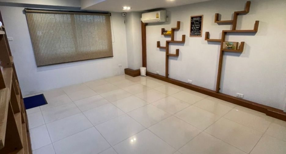 À vendre 2 chambres local commercial à San Sai, Chiang Mai