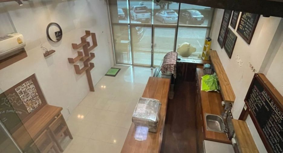À vendre 2 chambres local commercial à San Sai, Chiang Mai