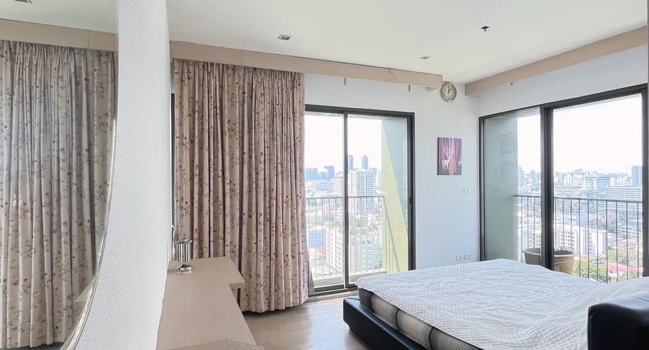 For sale 2 bedrooms condo in Watthana, Bangkok