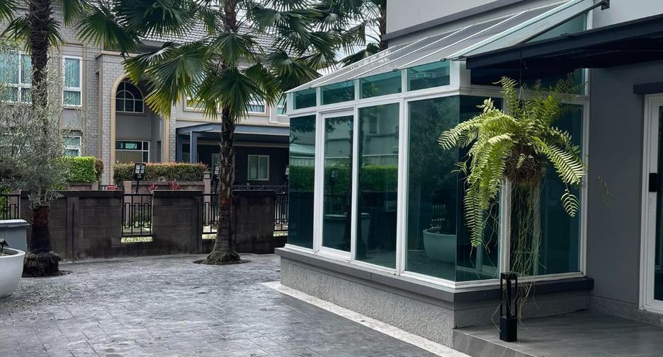 For sale 6 bedrooms house in Mueang Chiang Mai, Chiang Mai