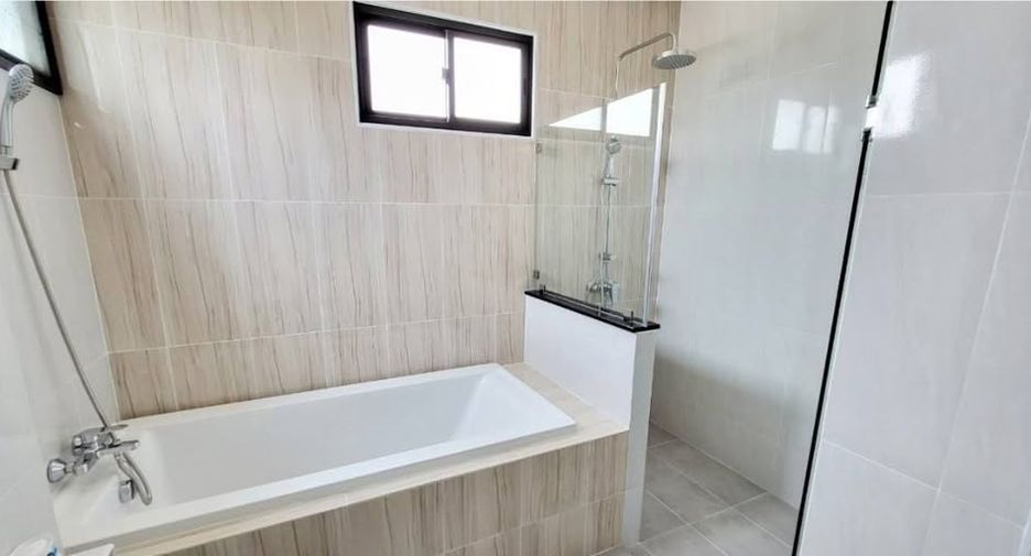 For rent and for sale 4 bedrooms house in San Pa Tong, Chiang Mai