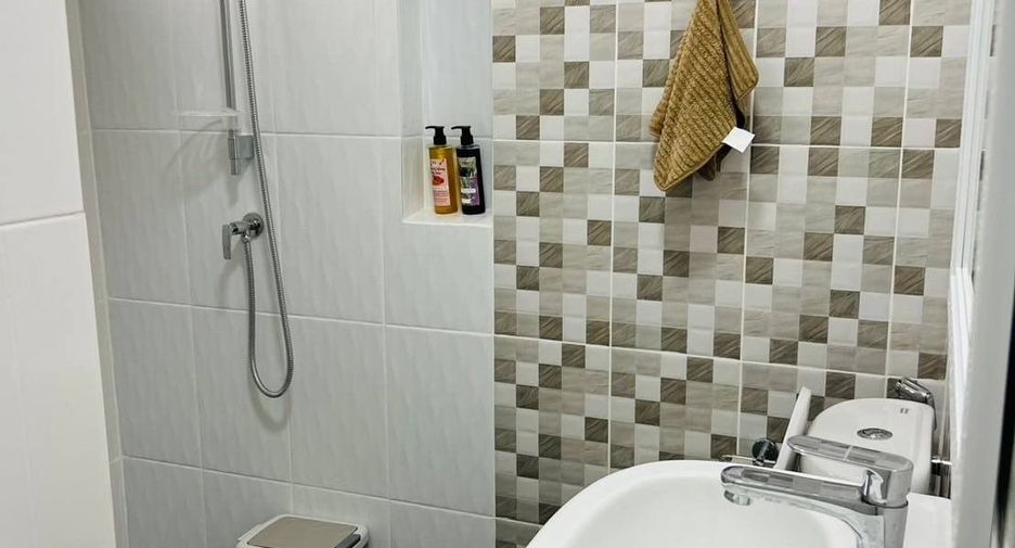 For rent 2 bedrooms townhouse in Mueang Chiang Mai, Chiang Mai