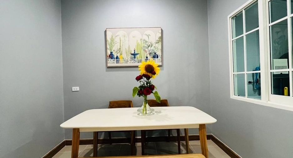 For rent 2 bedrooms townhouse in Mueang Chiang Mai, Chiang Mai