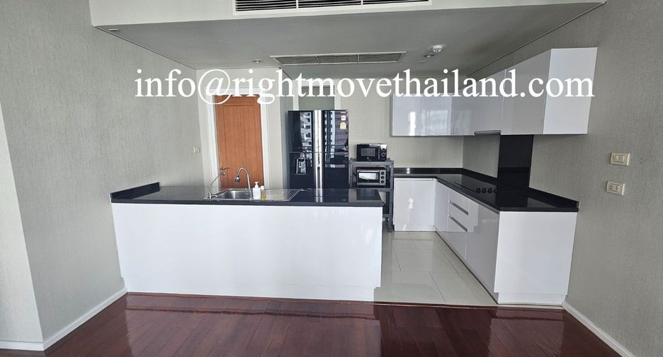 For rent 3 bed condo in Watthana, Bangkok